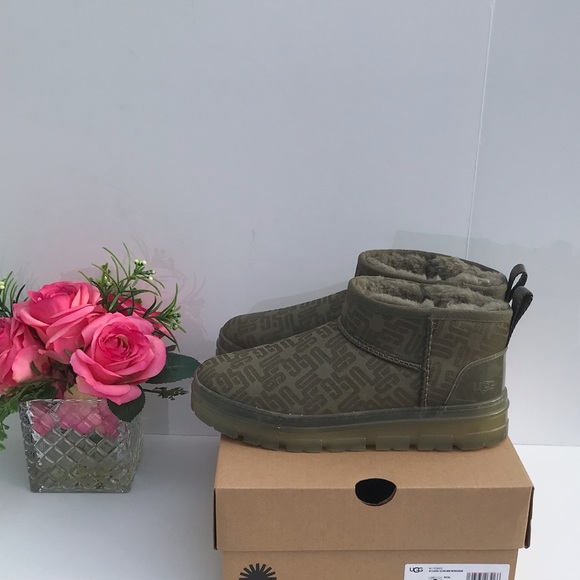 UGG Classic Ultra Mini Monogram - Picture 9 of 9